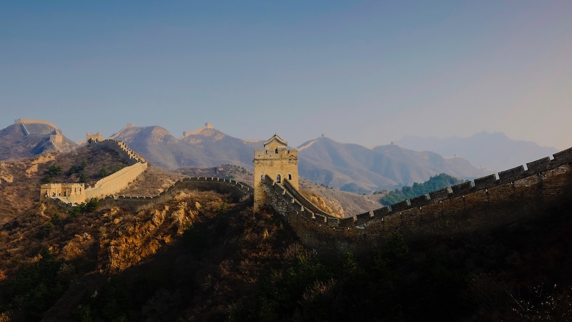 Basura electrónica pesará más que la Muralla China en 2021. Foto de William Christen para Unsplash