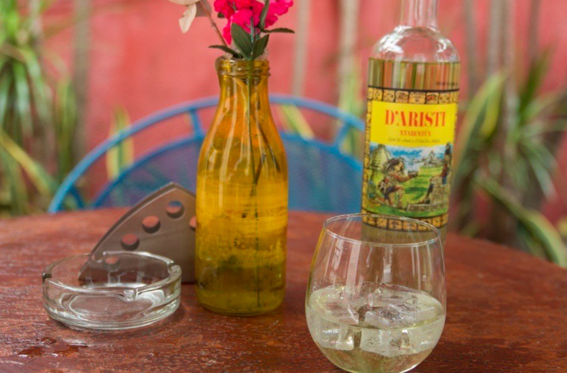 Xtabentún, una bebida yucateca llena de historia. Foto de Twitter Casa D'Aristi