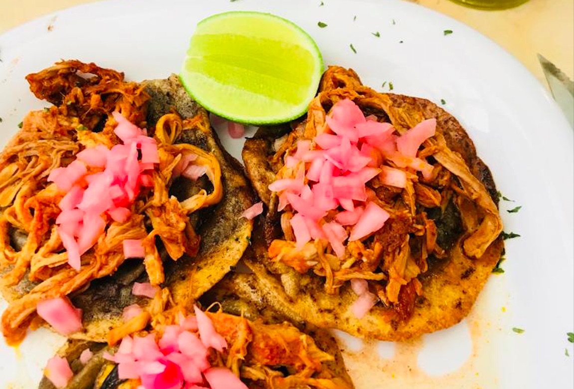 La cochinita pibil, estrella de la gastronomía de Yucatán . Foto de Tania Villanueva para Webcams de México