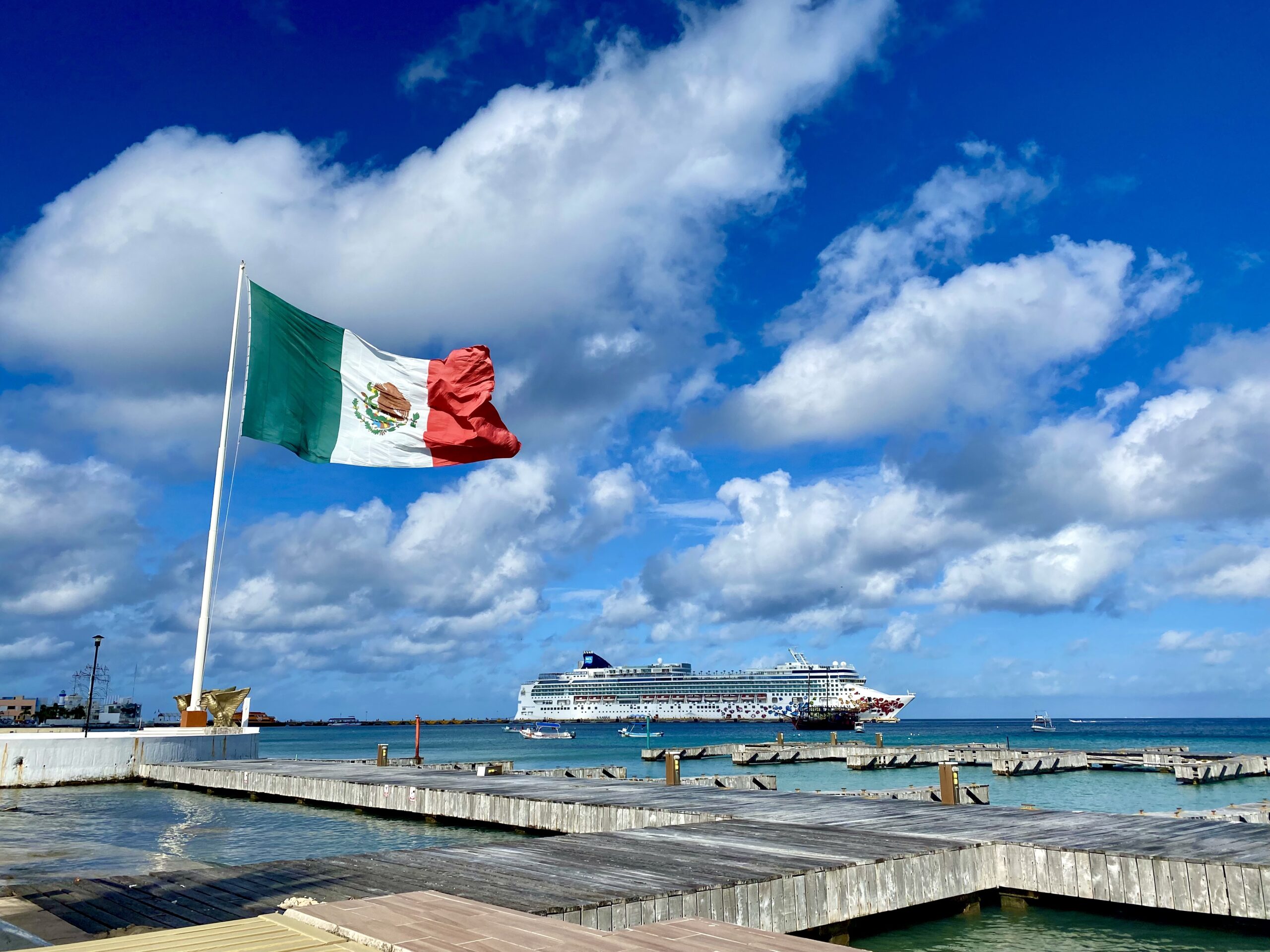México recibirá a cruceros que soliciten atracar. Foto de Twitter @CarlosJoaquin