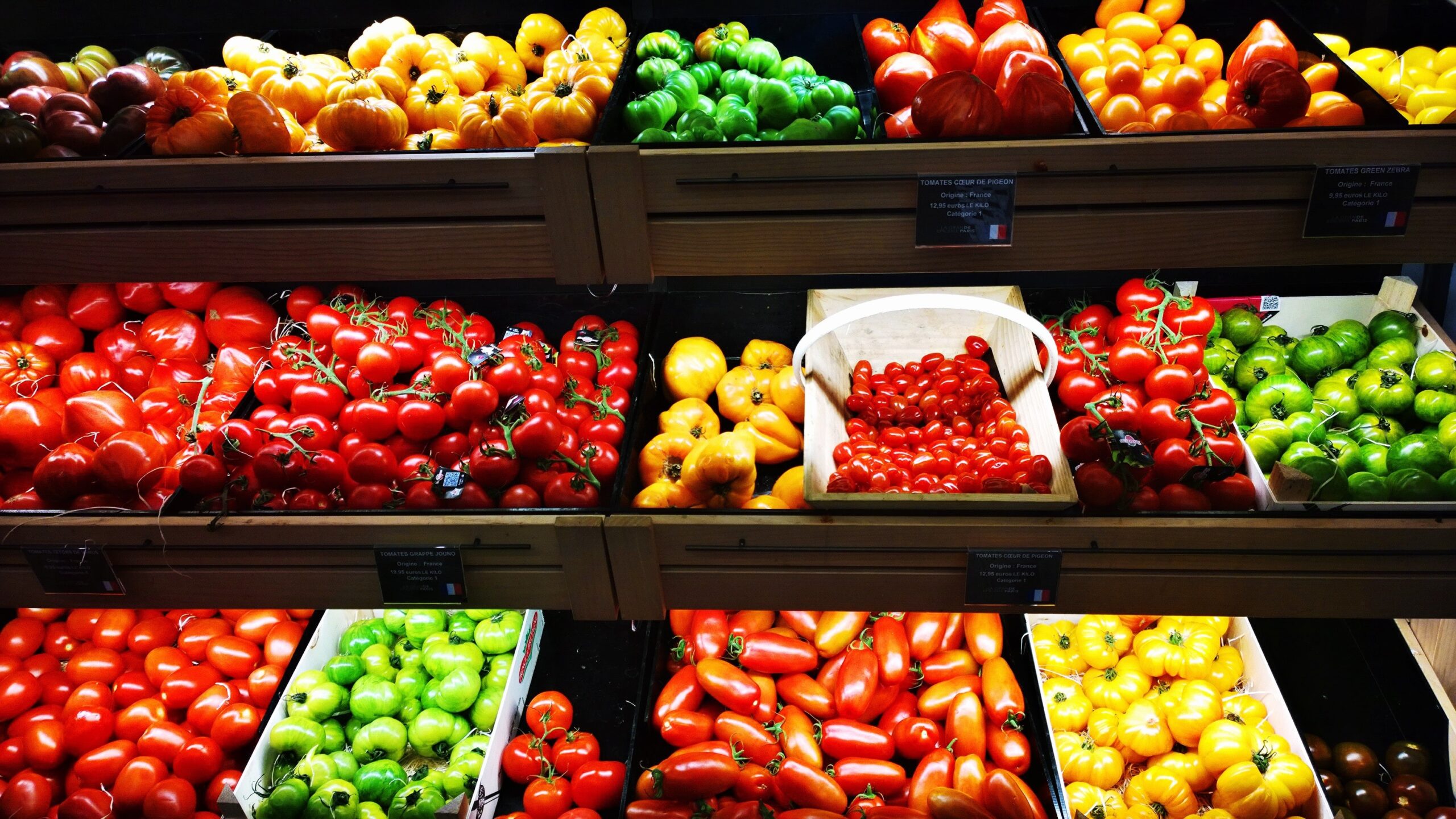 Francia prohíbe empaques de plástico en frutas y verduras pequeñas. Foto de Chantal Garnier para Unsplash