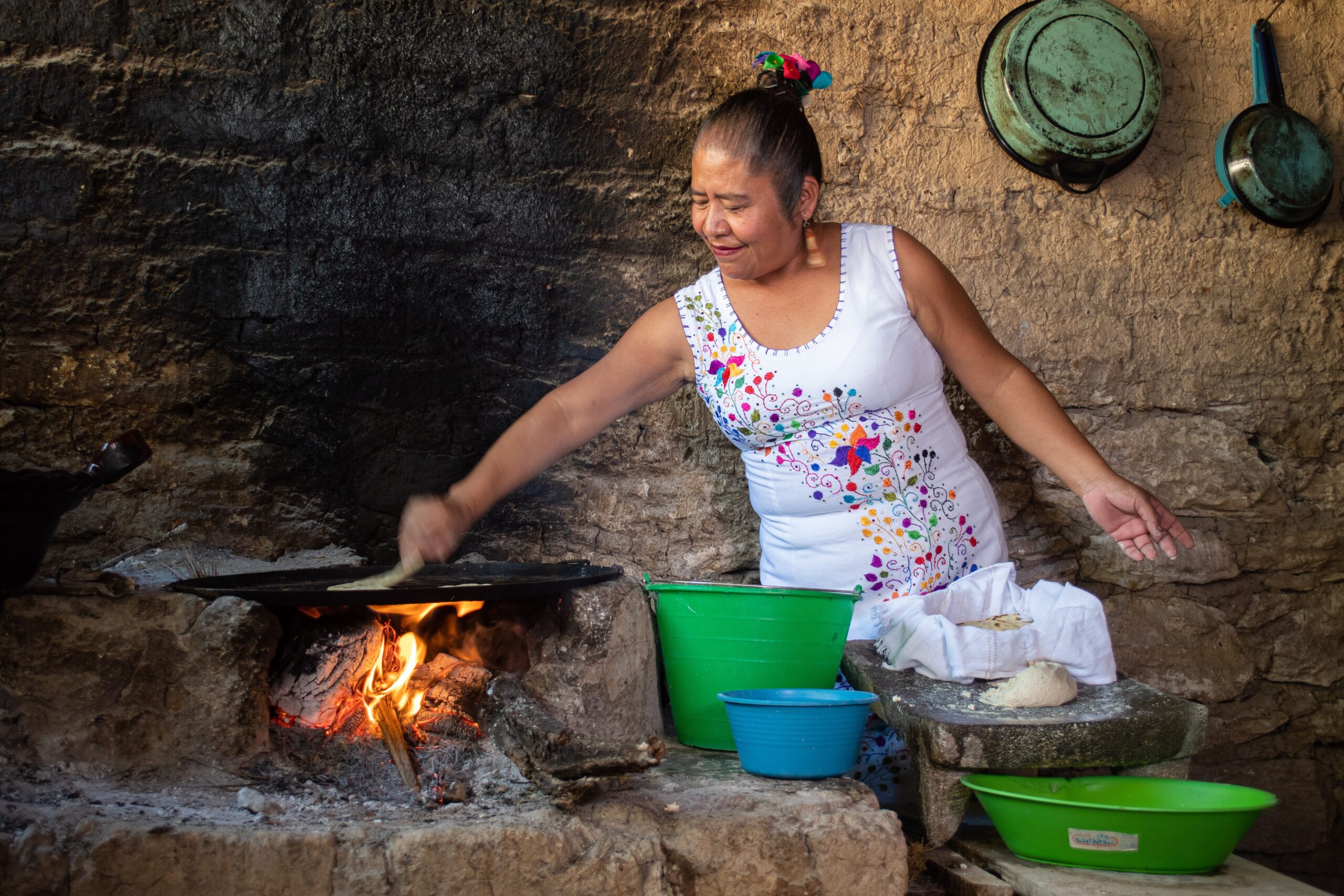 Cocineras tradicionales: las guardianas de la comida mexicana. Foto de Menú Acapulco para Unsplash