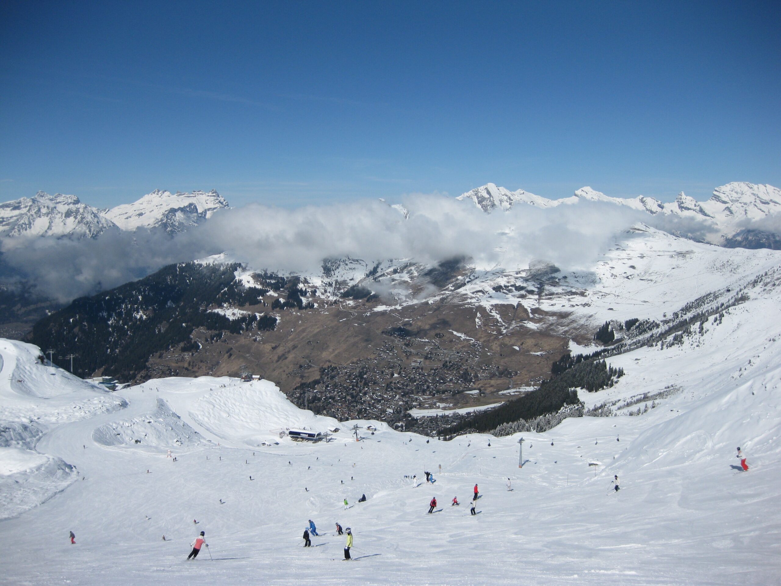 Cambio climático afecta al esquí en Suiza. Foto de Simon Gill para Unsplash