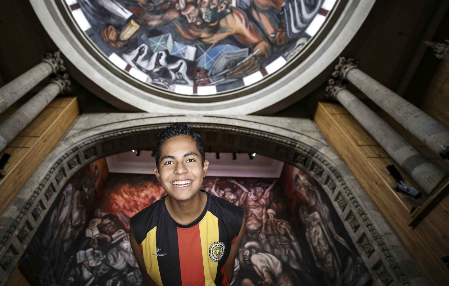 Adolescente mexicano concluye maestría en biología molecular. Foto de Gaceta UGD