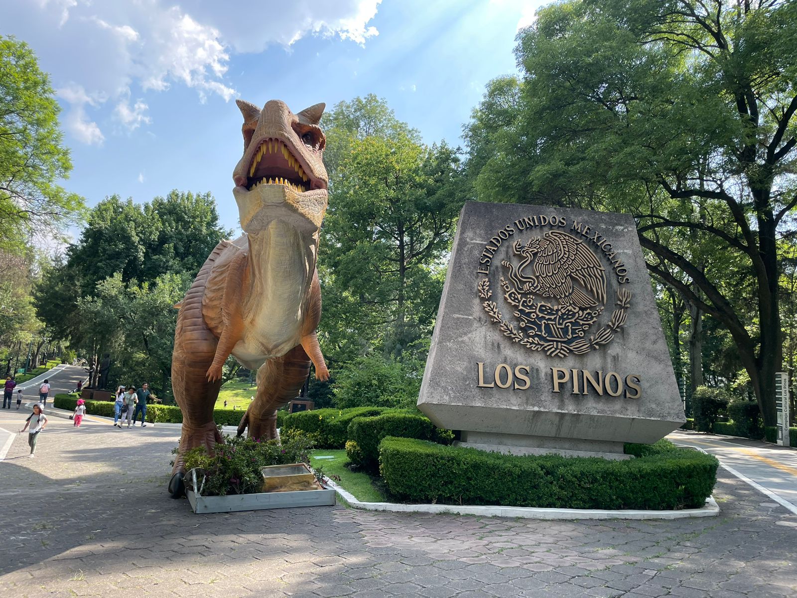Dinosaurios llegan a Los Pinos. Foto de Webcams de México