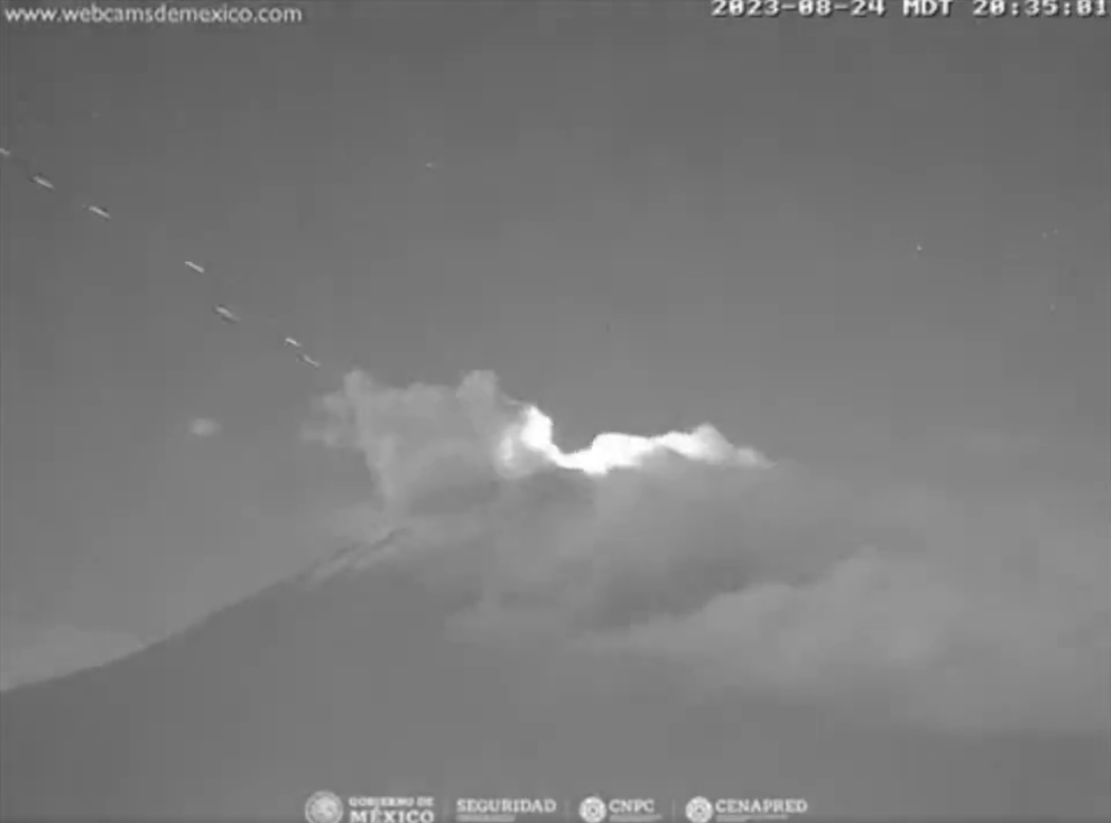 Captamos luces emergiendo del Popocatépetl. Foto tomada de video