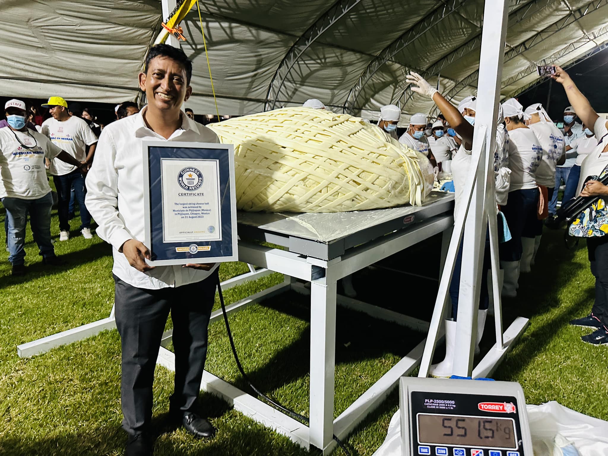Chiapas impone récord de bola de queso más grande del mundo. Foto de Facebook Carlos Alberto Albores Lima