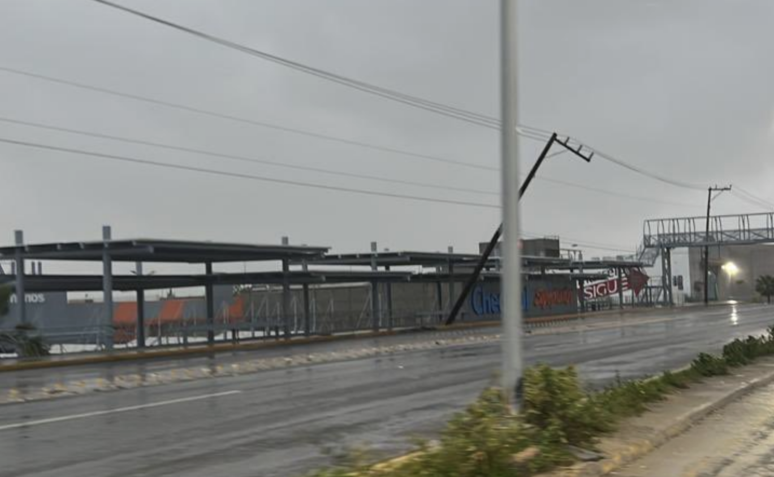 Huracán Norma impacta en Todos Santos. Foto de CFE