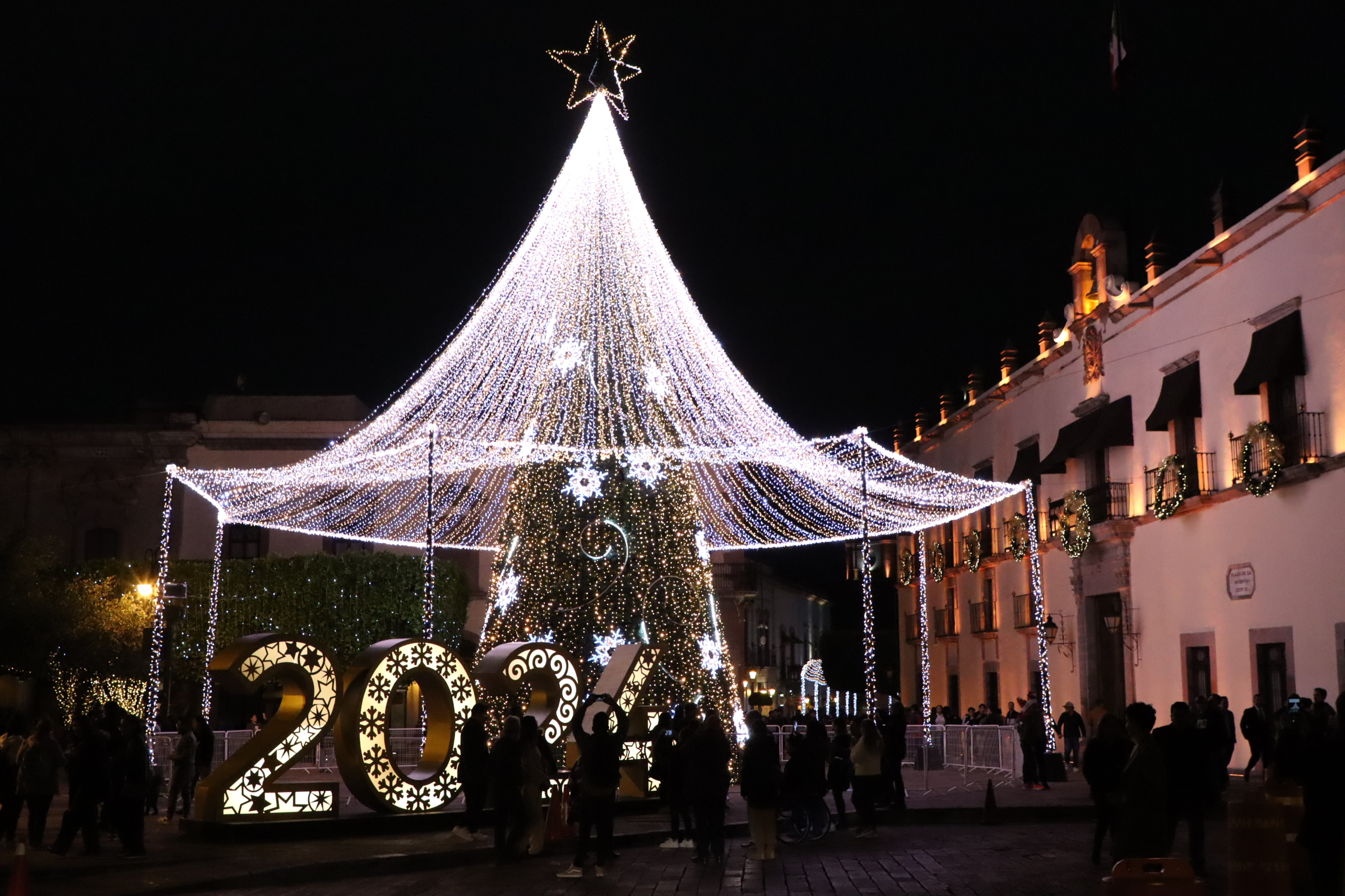 Llegó la Navidad a Querétaro con iluminación navideña. Foto de Secretaría de Turismo de Querétaro